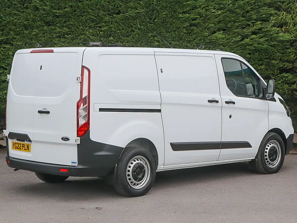 Used 2022 Ford Transit Custom 320 Ecoblue Leader Frozen White - Interior and Exterior details 10