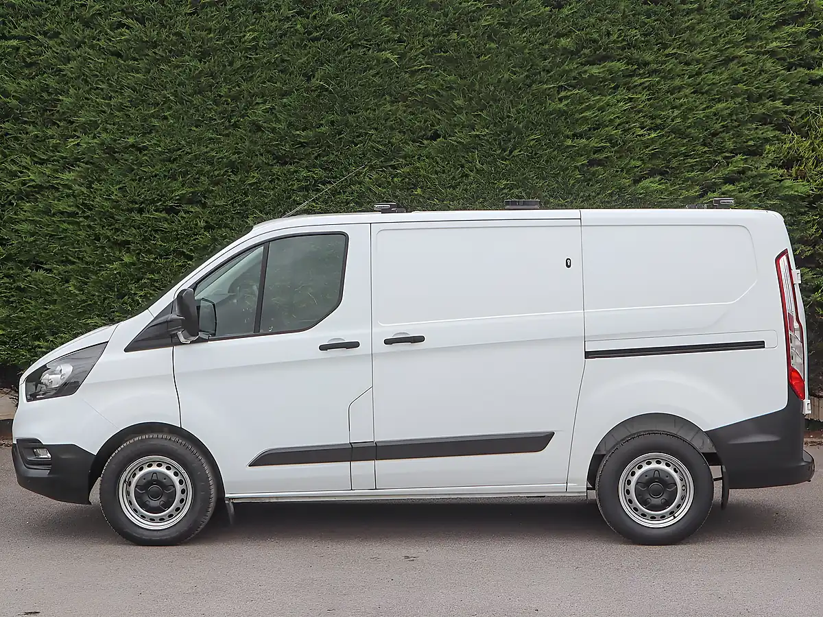 Used 2022 Ford Transit Custom 320 Ecoblue Leader Frozen White - Interior and Exterior details 13