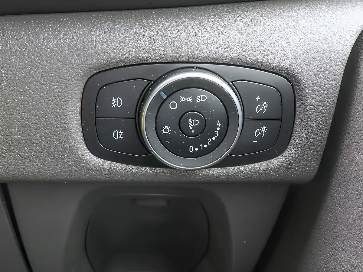 Used 2022 Ford Transit Custom 320 Ecoblue Leader Frozen White - Interior and Exterior details 18