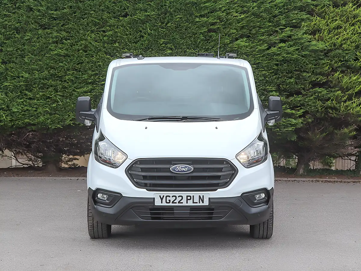 Used 2022 Ford Transit Custom 320 Ecoblue Leader Frozen White - Interior and Exterior details 3