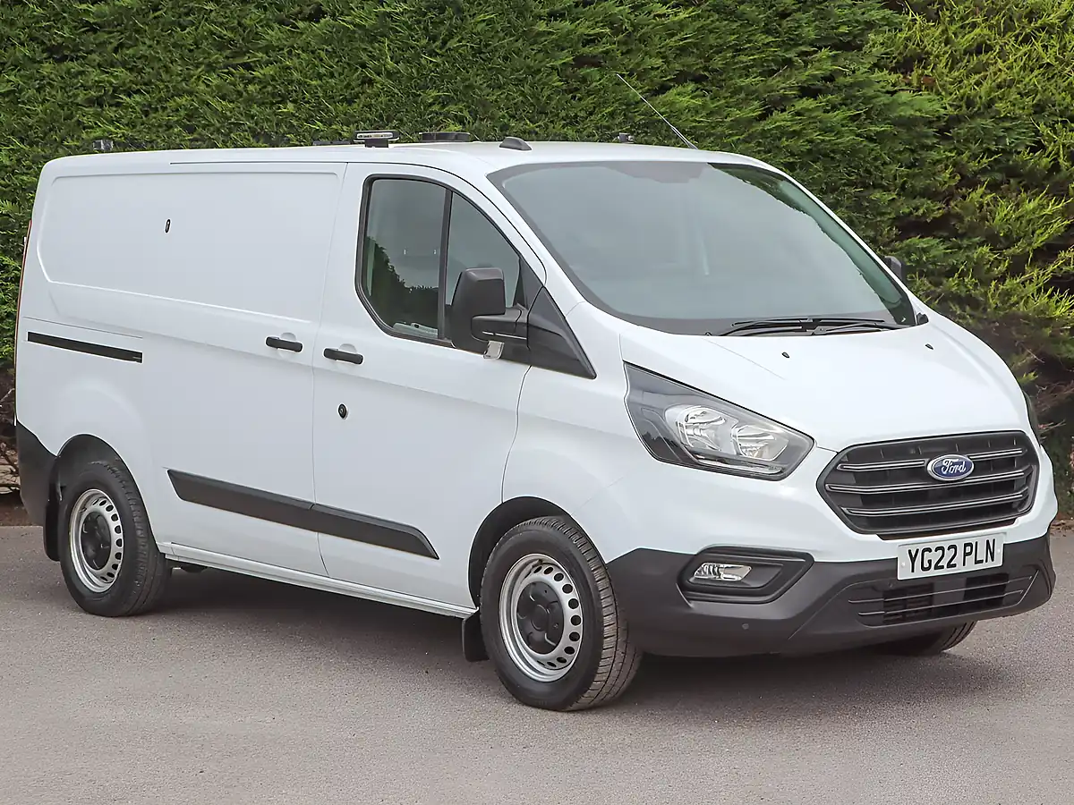 Used 2022 Ford Transit Custom 320 Ecoblue Leader Frozen White - Interior and Exterior details 4