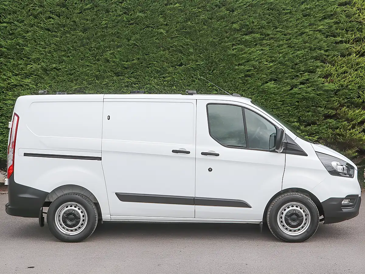 Used 2022 Ford Transit Custom 320 Ecoblue Leader Frozen White - Interior and Exterior details 5