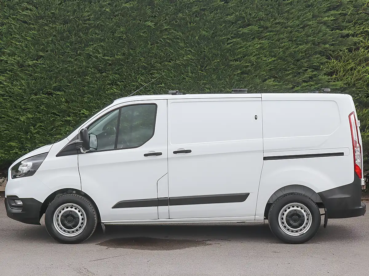 Used 2022 Ford Transit Custom 320 Leader Frozen White - Interior and Exterior details 12