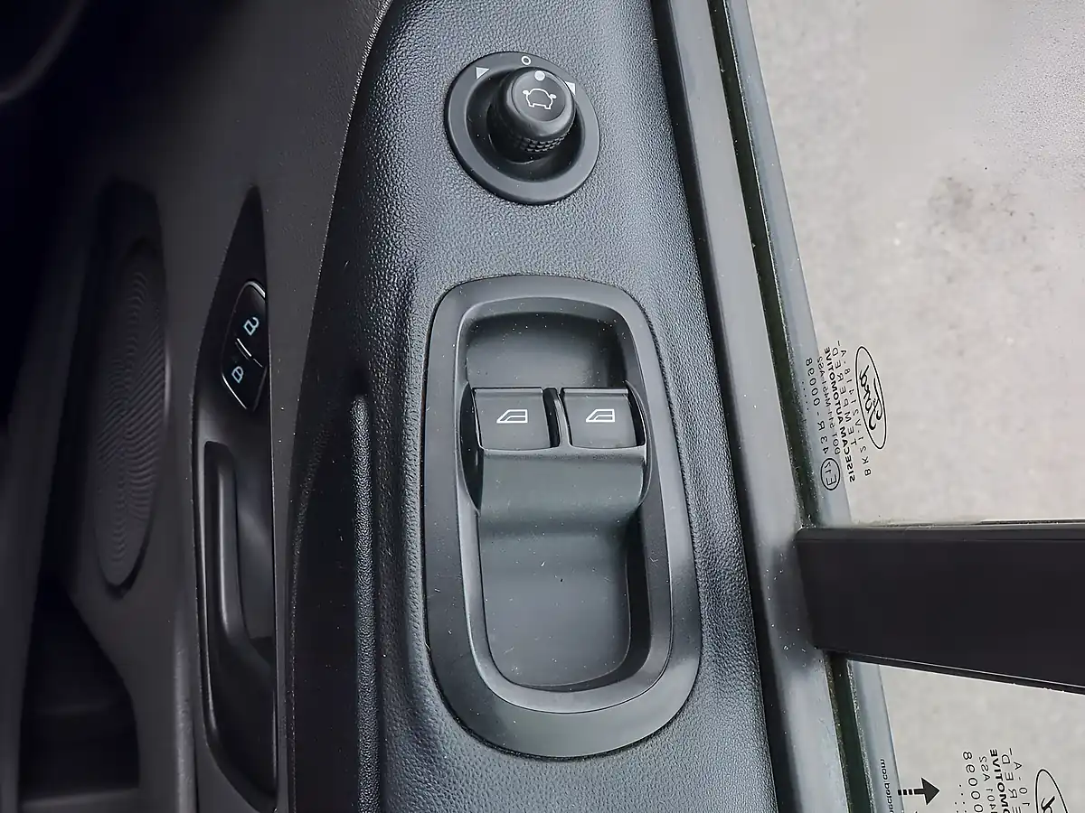 Used 2022 Ford Transit Custom 320 Leader Frozen White - Interior and Exterior details 18