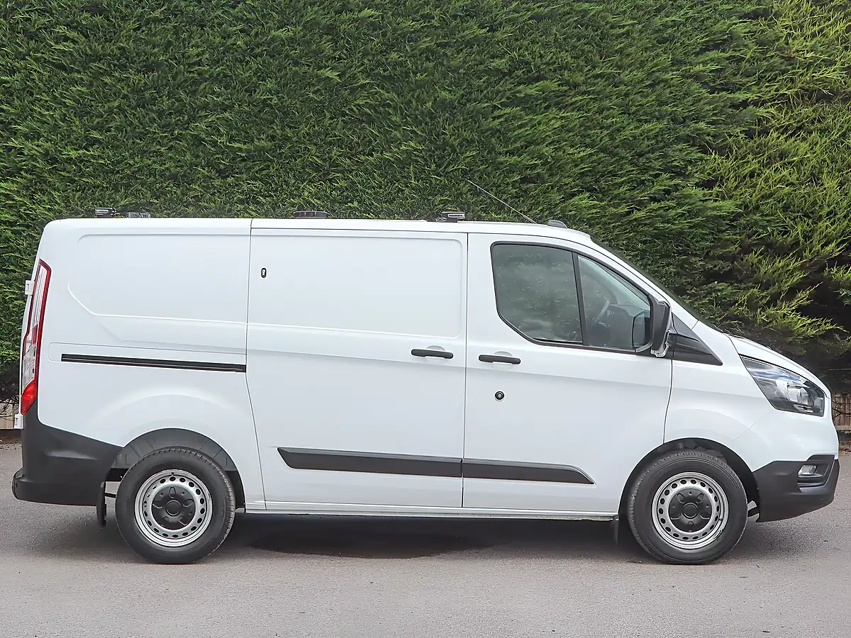 Used 2022 Ford Transit Custom 320 Leader Frozen White - Interior and Exterior details 5
