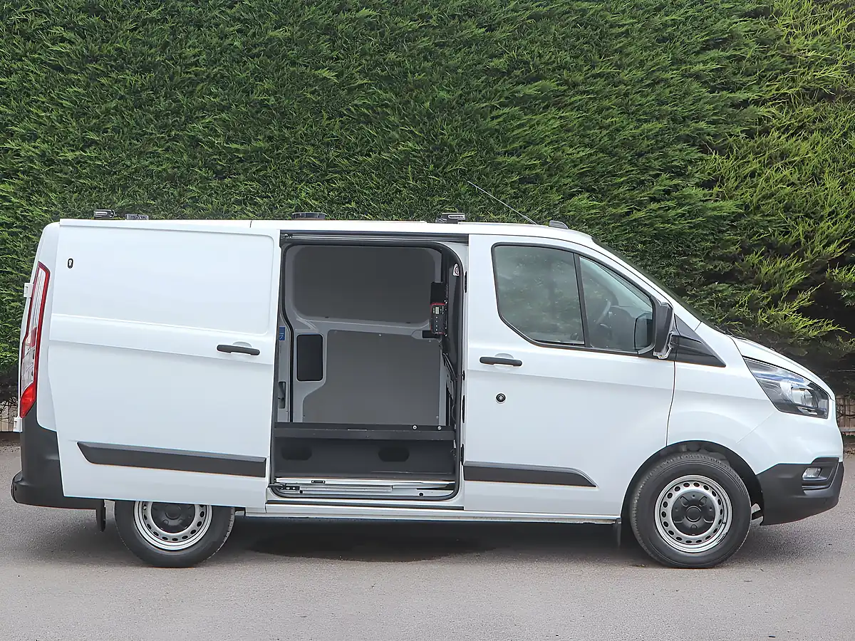 Used 2022 Ford Transit Custom 320 Leader Frozen White - Interior and Exterior details 6