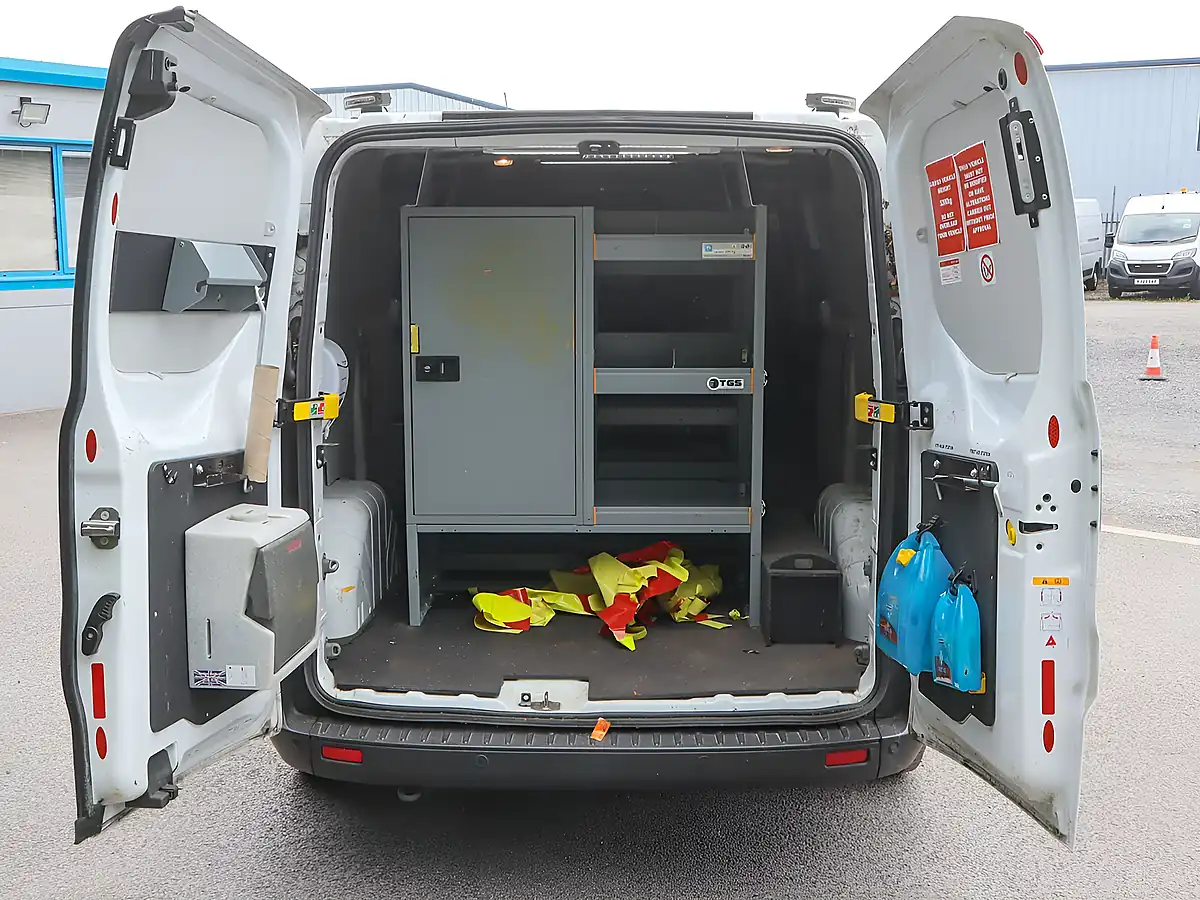 Used 2022 Ford Transit Custom Leader Frozen White - Interior and Exterior details 4