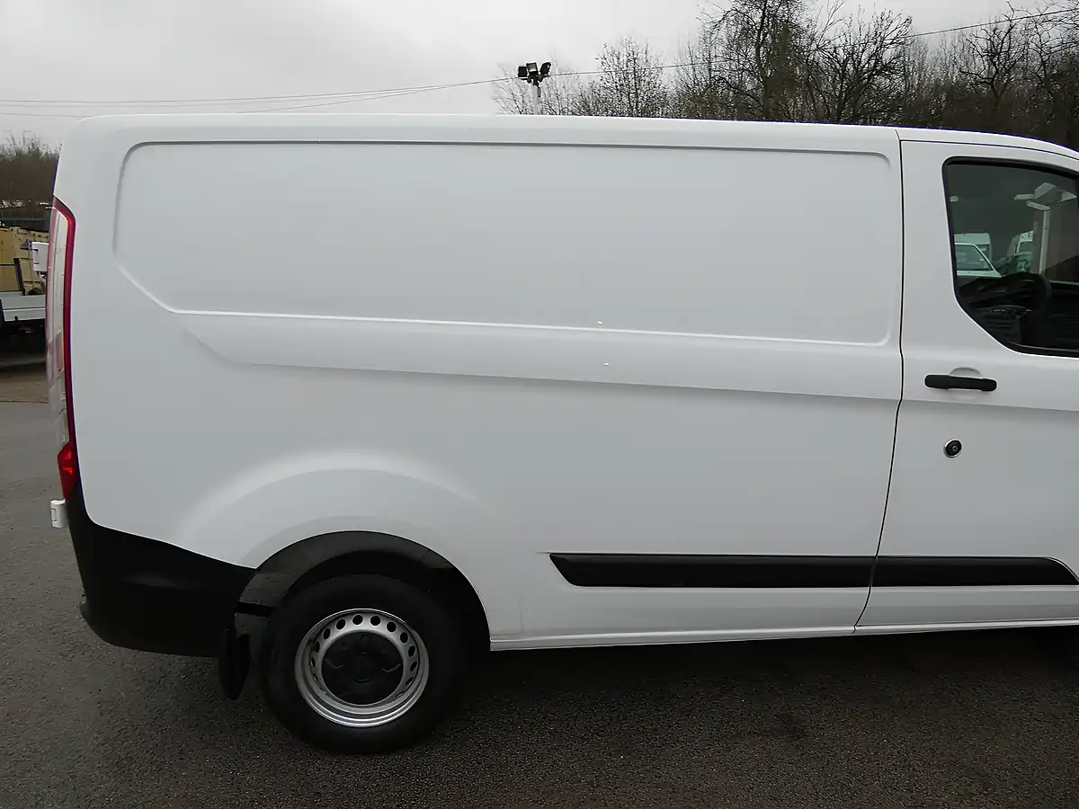 Used 2022 Ford Transit Custom Leader Frozen White (solid Colour) - Interior and Exterior details 14
