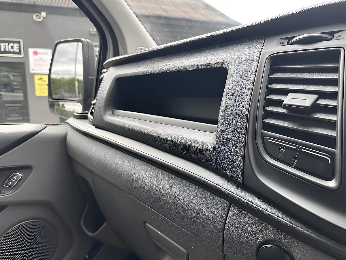 Used 2022 Ford Transit Custom Leader Frozen White (solid Paint) - Interior and Exterior details 18