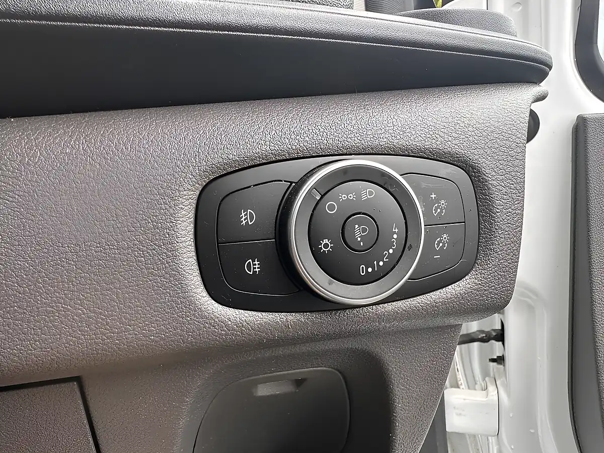 Used 2022 Ford Transit Custom Leader Frozen White (solid Paint) - Interior and Exterior details 19