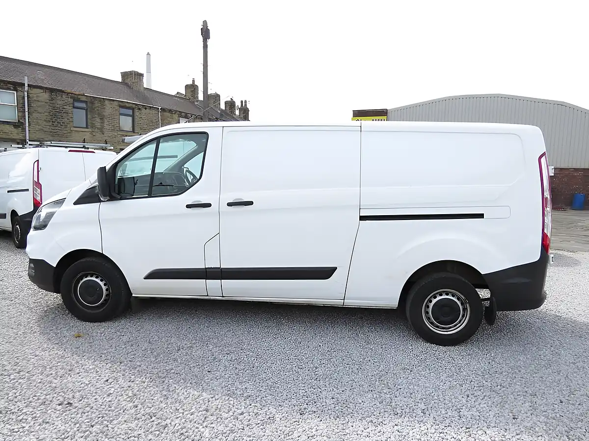 Used 2022 Ford Transit Custom Leader White - Interior and Exterior details 8