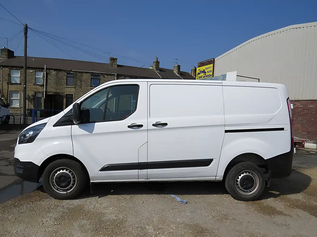 Used 2022 Ford Transit Custom Leader White - Interior and Exterior details 9