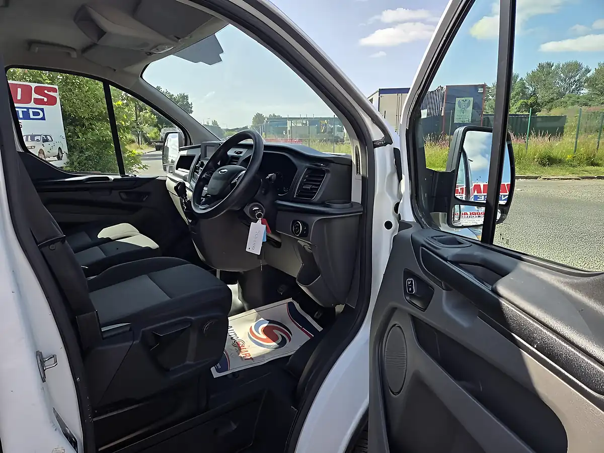 Used 2022 Ford Transit Custom Leader White - Interior and Exterior details 9