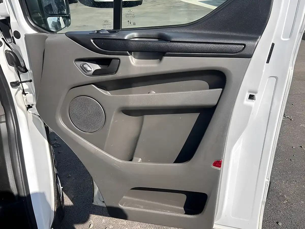 Used 2022 Ford Transit Custom Leader White - Interior and Exterior details 17
