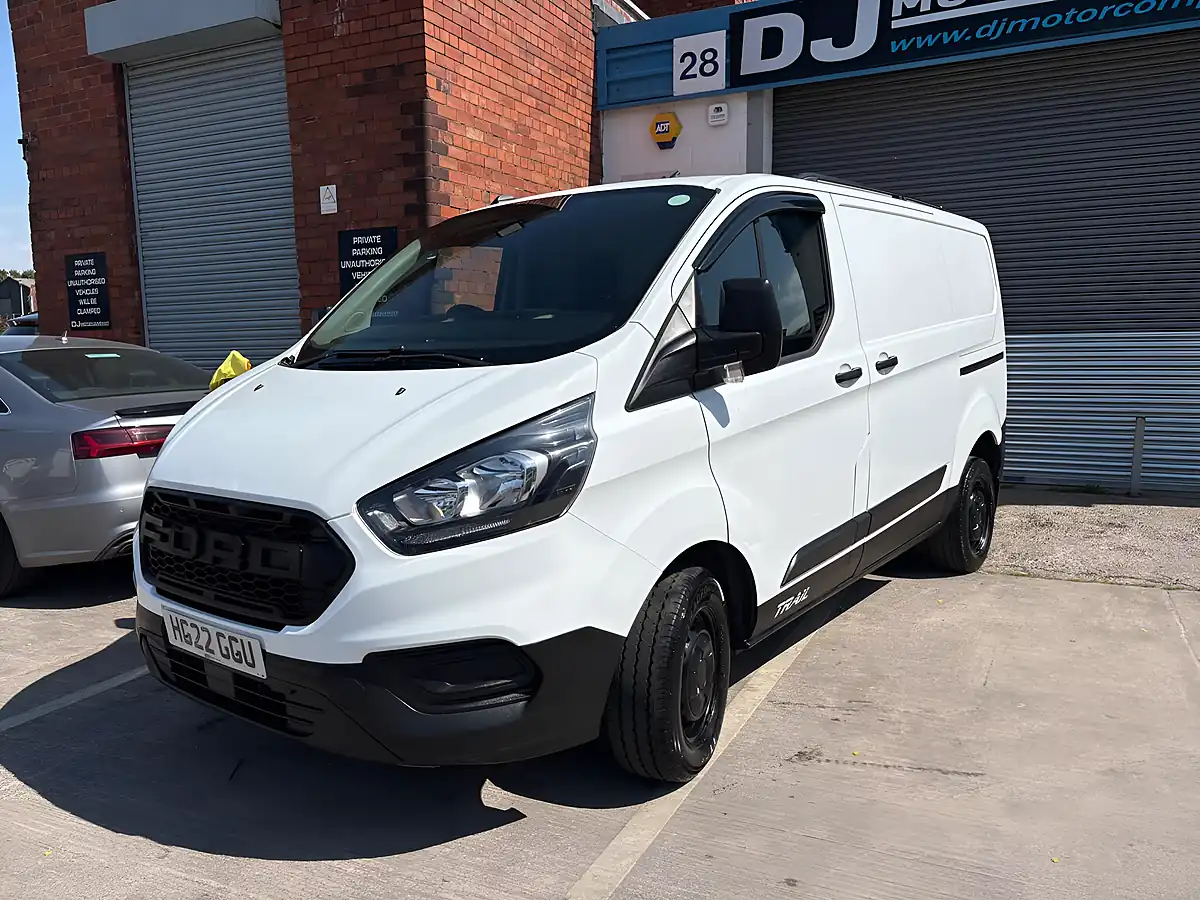 Used 2022 Ford Transit Custom Leader White - Interior and Exterior details 12