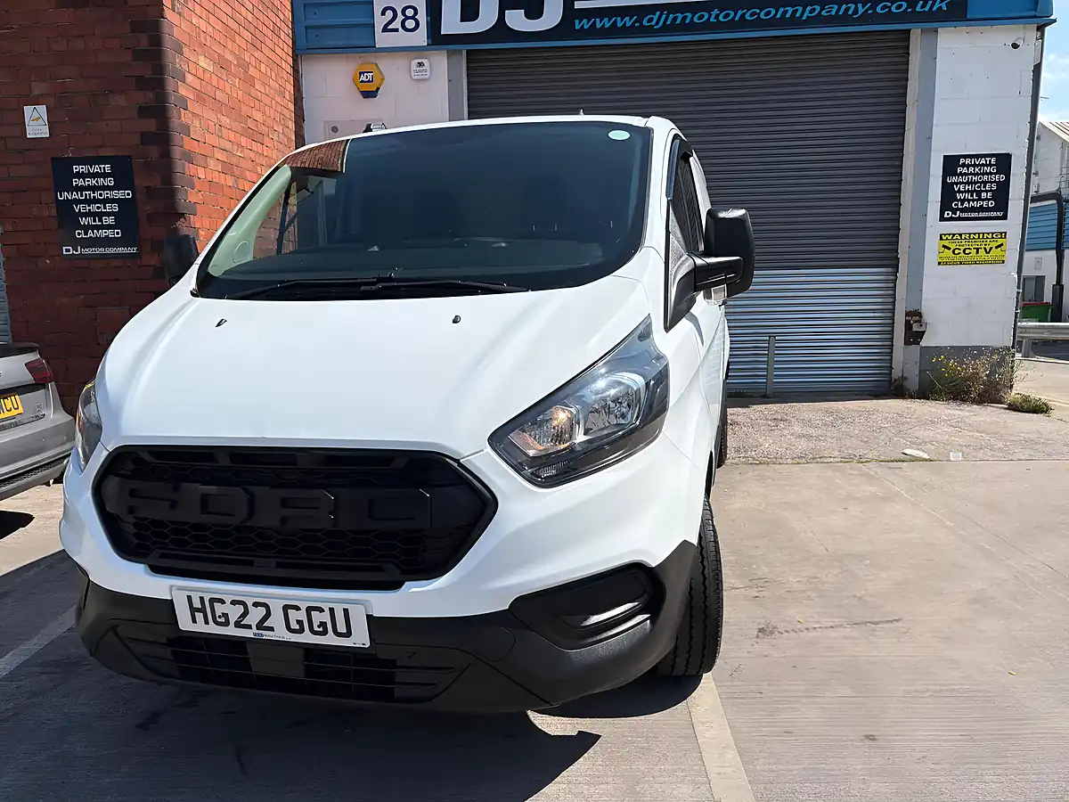 Used 2022 Ford Transit Custom Leader White - Interior and Exterior details 13
