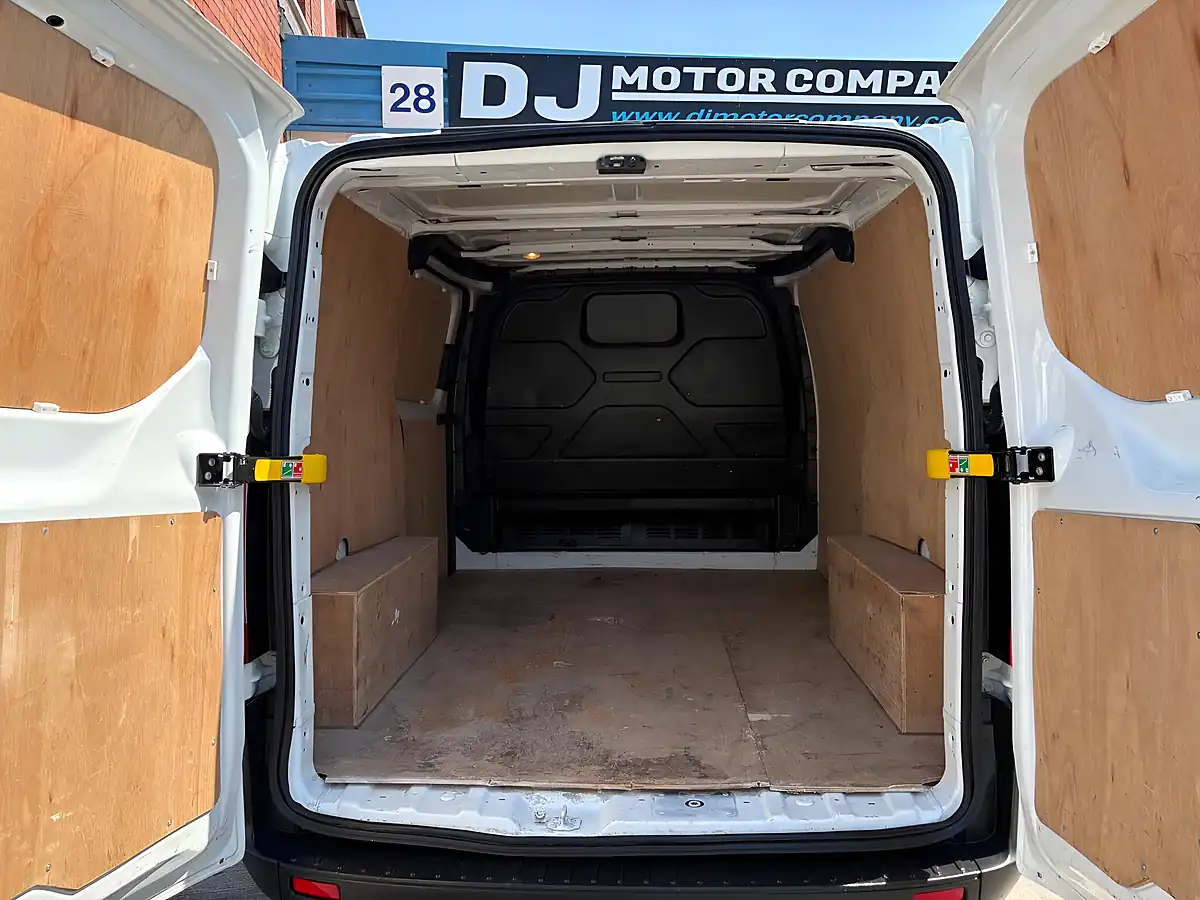 Used 2022 Ford Transit Custom Leader White - Interior and Exterior details 14