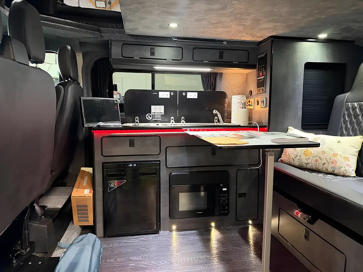Used 2022 Ford Transit Custom Limited Black - Interior and Exterior details 11
