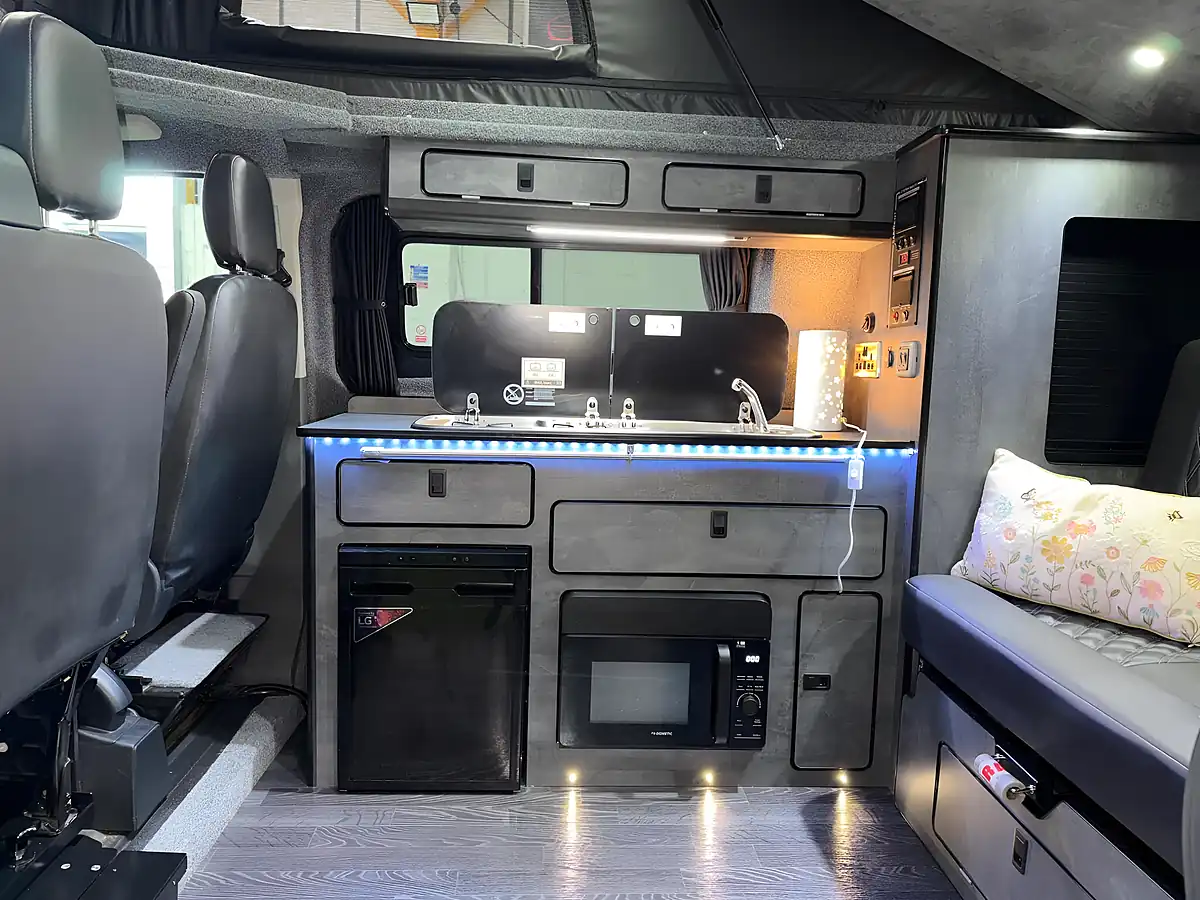 Used 2022 Ford Transit Custom Limited Black - Interior and Exterior details 9