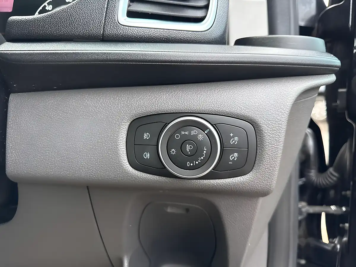 Used 2022 Ford Transit Custom Limited Black - Interior and Exterior details 18