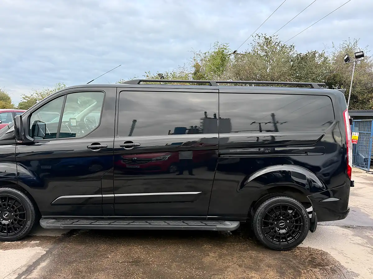 Used 2022 Ford Transit Custom Limited Black - Interior and Exterior details 6