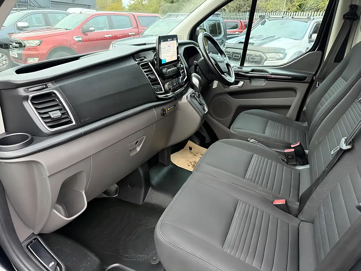 Used 2022 Ford Transit Custom Limited Black - Interior and Exterior details 9