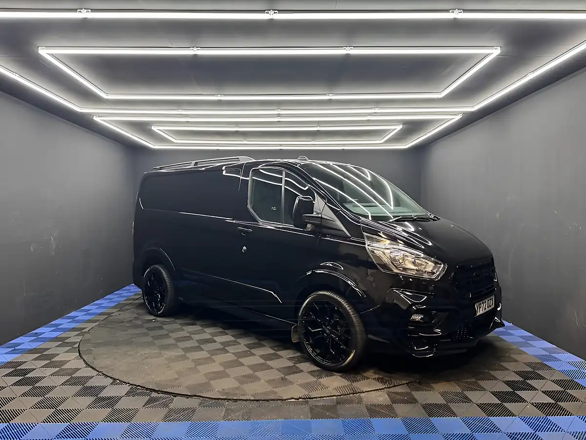 Used 2022 Ford Transit Custom Limited Black - Front View