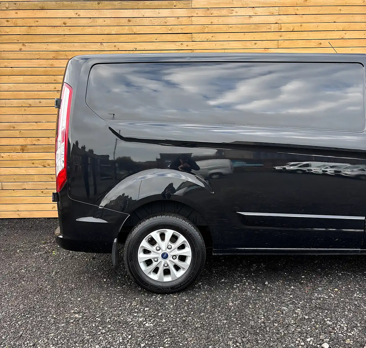 Used 2022 Ford Transit Custom Limited Black - Interior and Exterior details 4