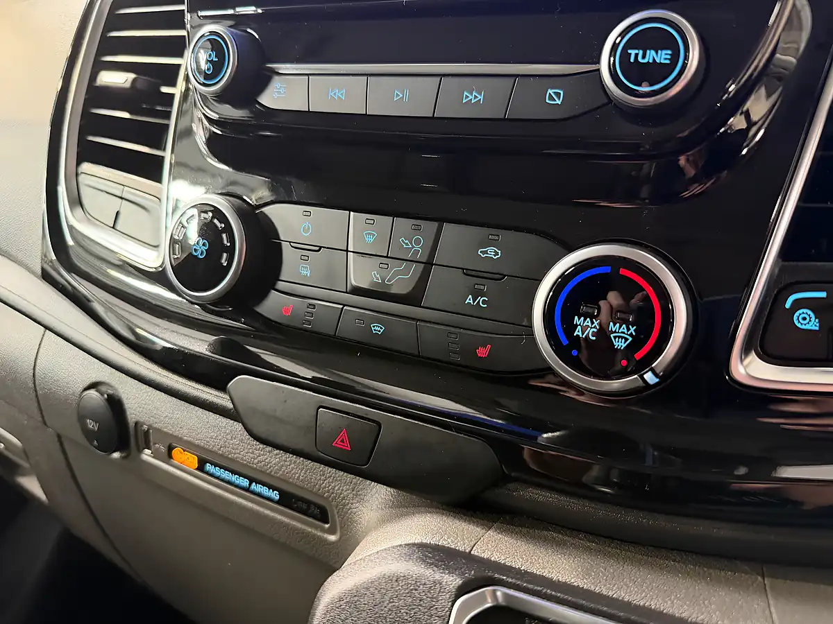Used 2022 Ford Transit Custom Limited Blue - Interior and Exterior details 19
