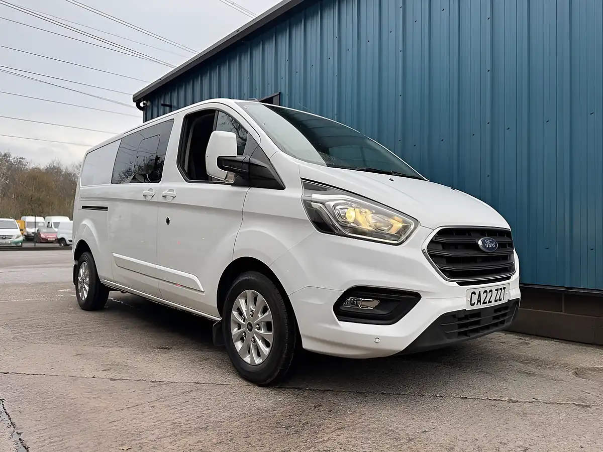 Used 2022 Ford Transit Custom Limited Crew Cab White - Front View