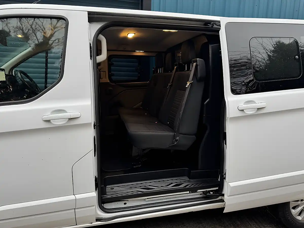 Used 2022 Ford Transit Custom Limited Crew Cab White - Interior and Exterior details 10