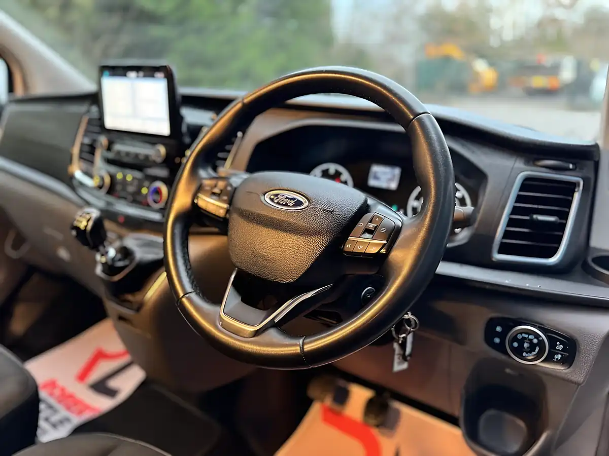 Used 2022 Ford Transit Custom Limited Crew Cab White - Interior and Exterior details 16