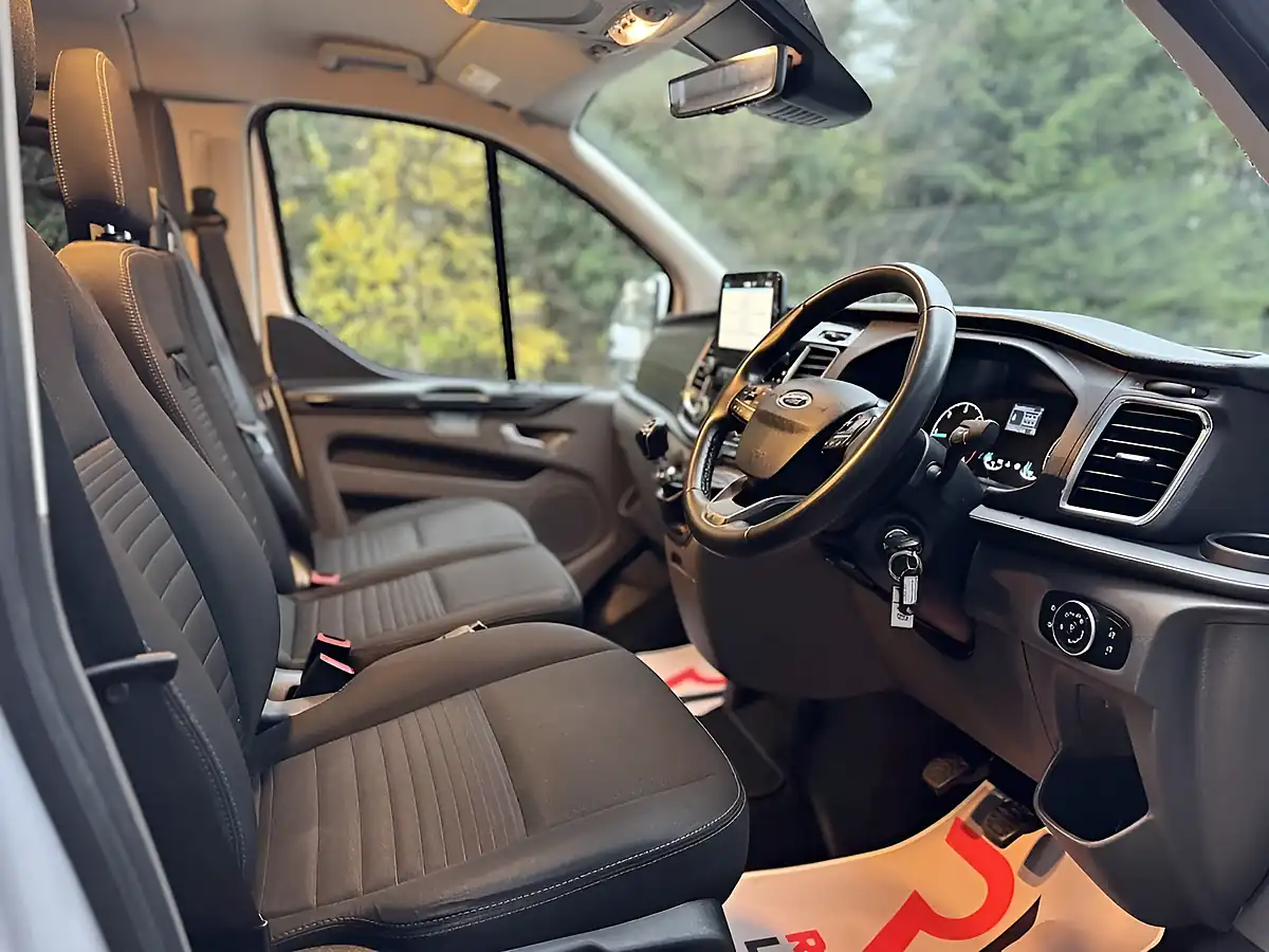 Used 2022 Ford Transit Custom Limited Crew Cab White - Interior and Exterior details 19