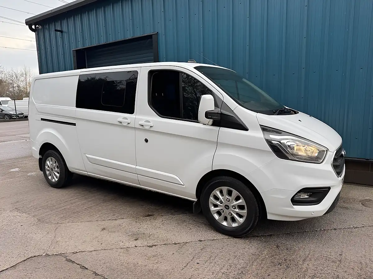 Used 2022 Ford Transit Custom Limited Crew Cab White - Interior and Exterior details 3
