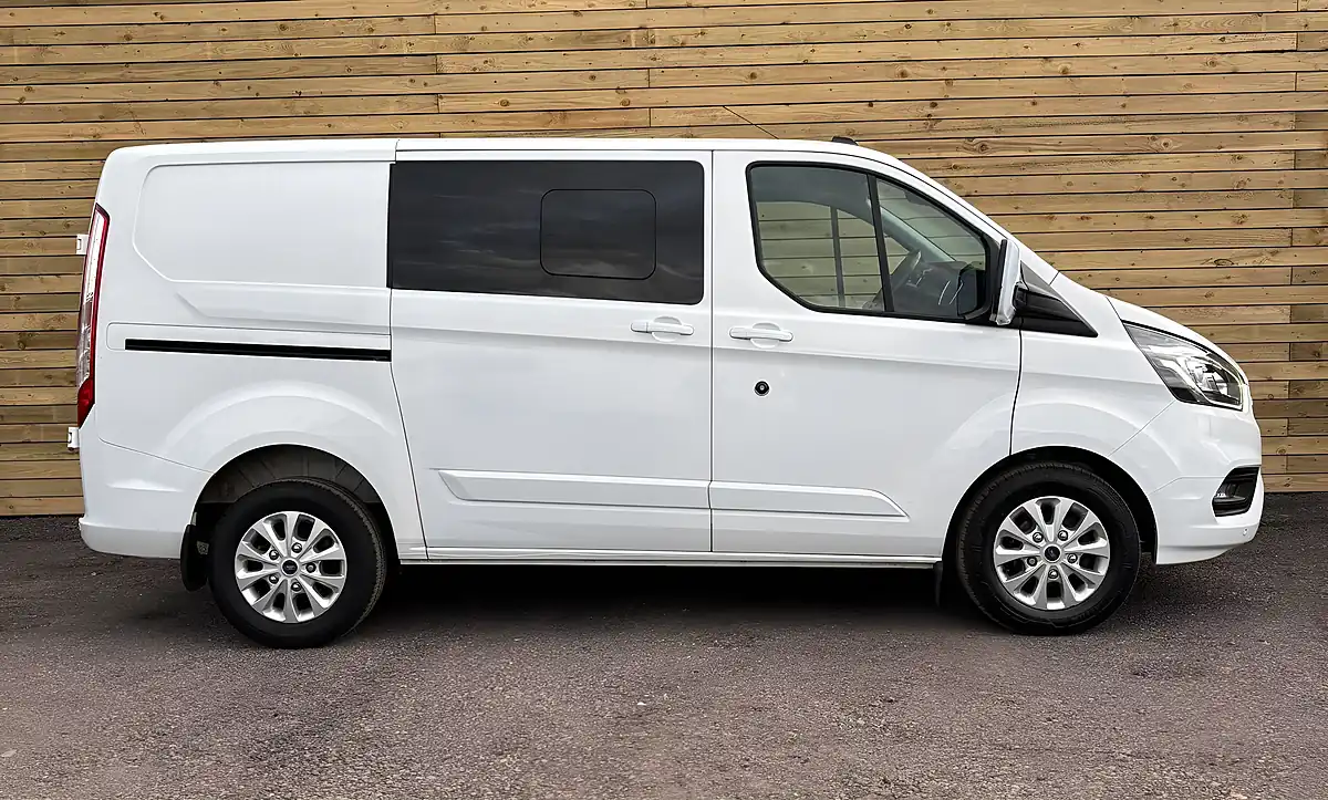 Used 2022 Ford Transit Custom Limited Crew Van Double Cab Frozen White - Interior and Exterior details 3