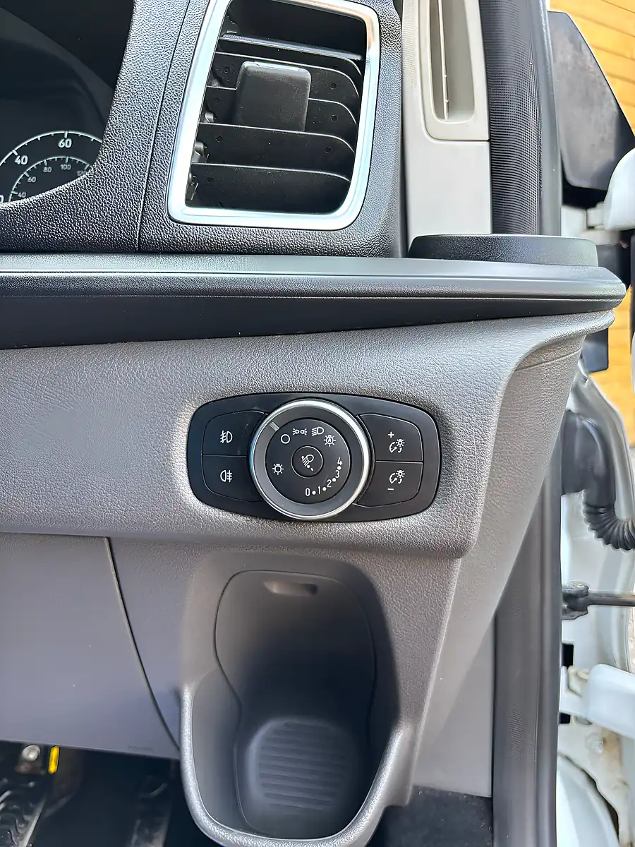 Used 2022 Ford Transit Custom Limited Crew Van Double Cab White - Interior and Exterior details 18