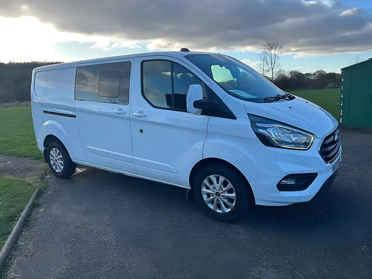 Used 2022 Ford Transit Custom Limited Crew Van L2 H1 White - Interior and Exterior details 4