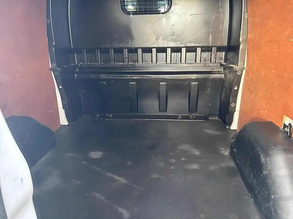 Used 2022 Ford Transit Custom Limited Crew Van L2 H1 White - Interior and Exterior details 8