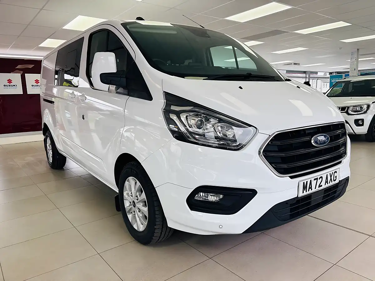 Used 2022 Ford Transit Custom Limited Crew White - Front View