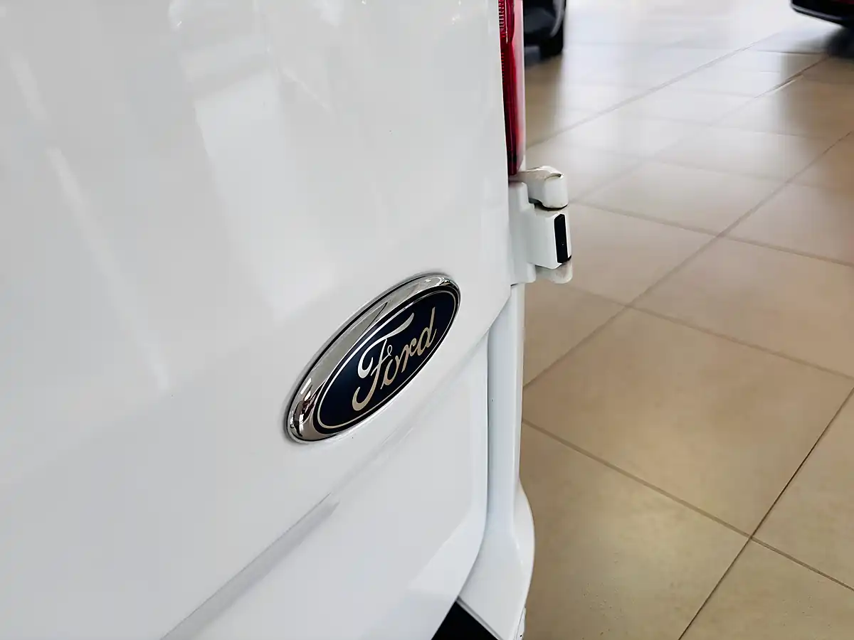 Used 2022 Ford Transit Custom Limited Crew White - Interior and Exterior details 13