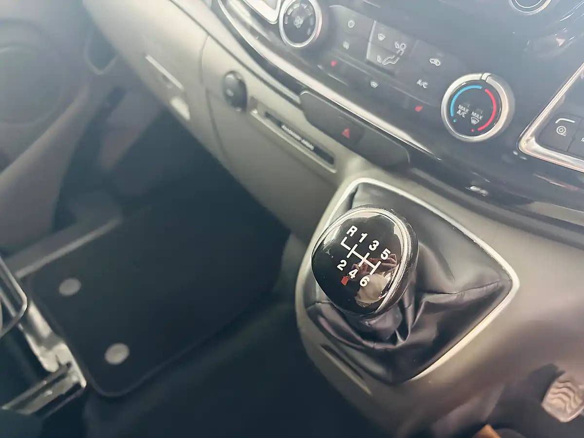 Used 2022 Ford Transit Custom Limited Crew White - Interior and Exterior details 20