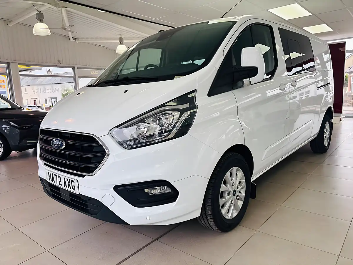 Used 2022 Ford Transit Custom Limited Crew White - Interior and Exterior details 5
