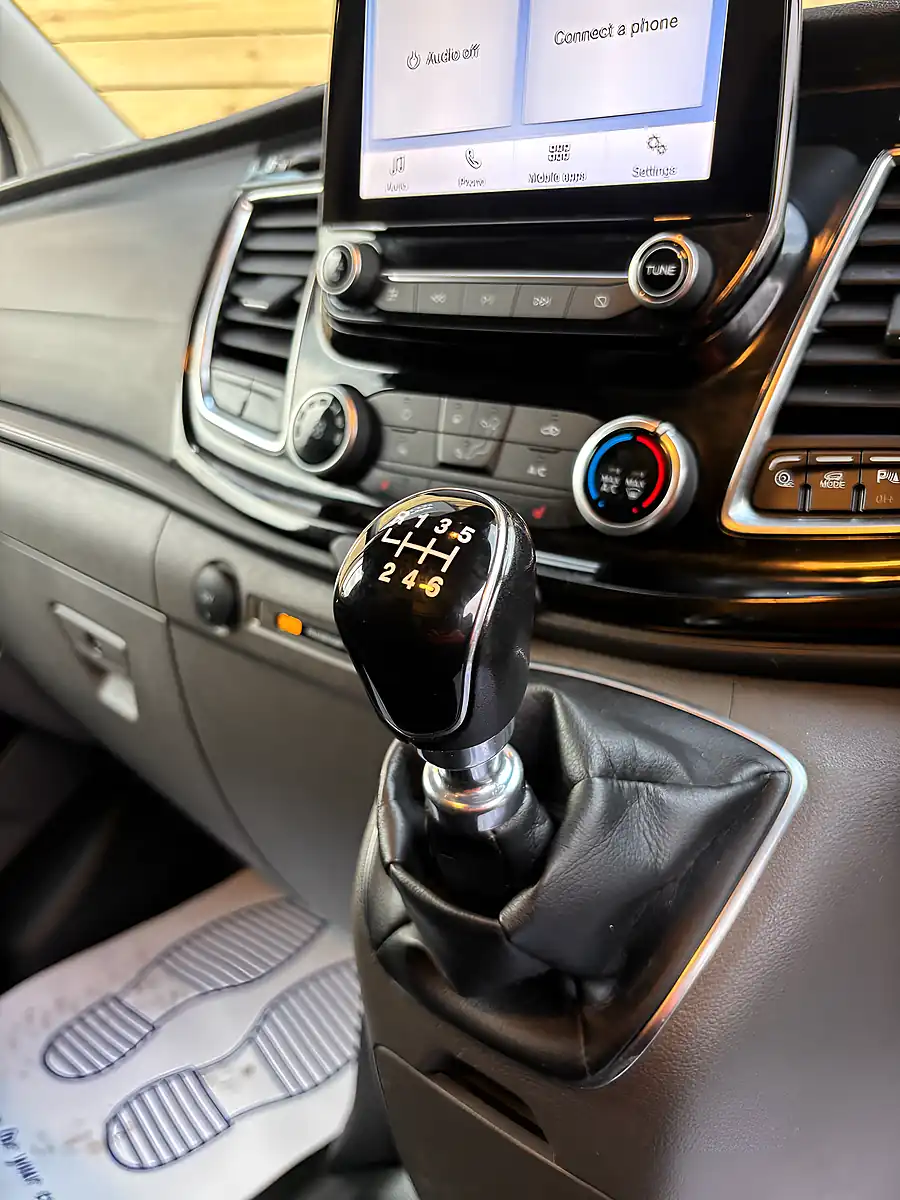 Used 2022 Ford Transit Custom Limited Frozen White - Interior and Exterior details 13