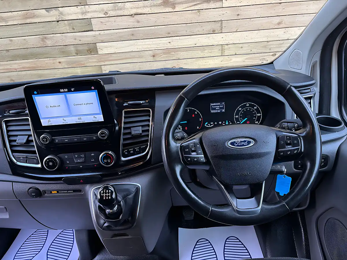 Used 2022 Ford Transit Custom Limited Frozen White - Interior and Exterior details 18