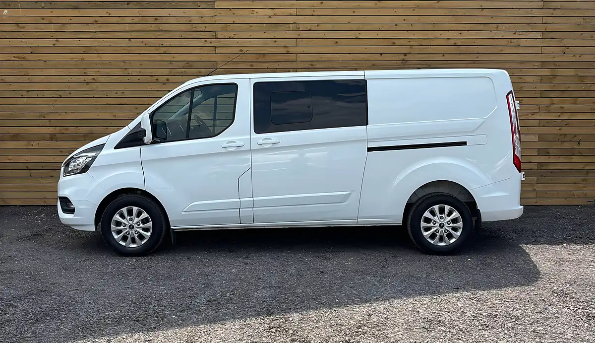 Used 2022 Ford Transit Custom Limited Frozen White - Interior and Exterior details 19