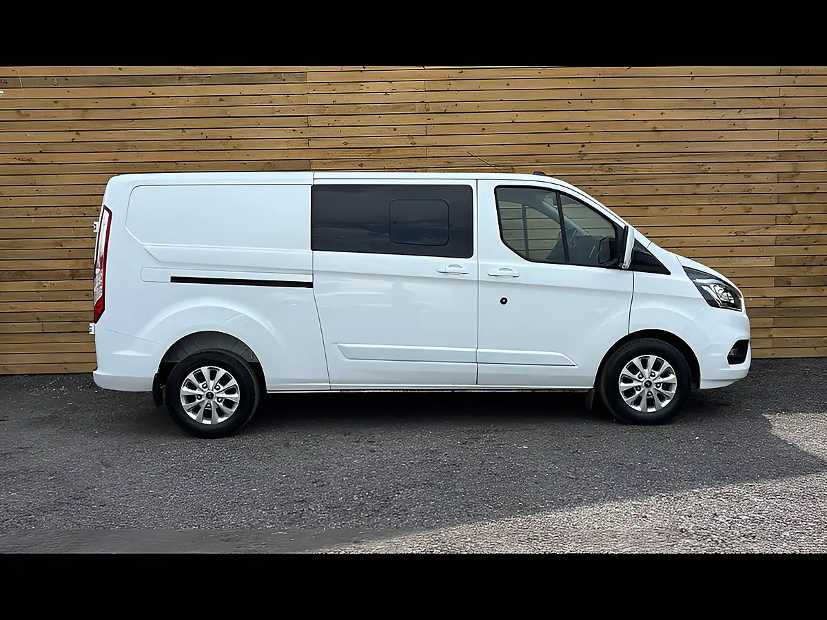 Used 2022 Ford Transit Custom Limited Frozen White - Interior and Exterior details 4