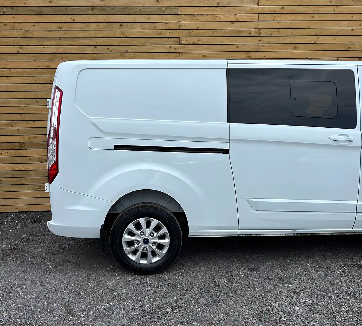 Used 2022 Ford Transit Custom Limited Frozen White - Interior and Exterior details 7