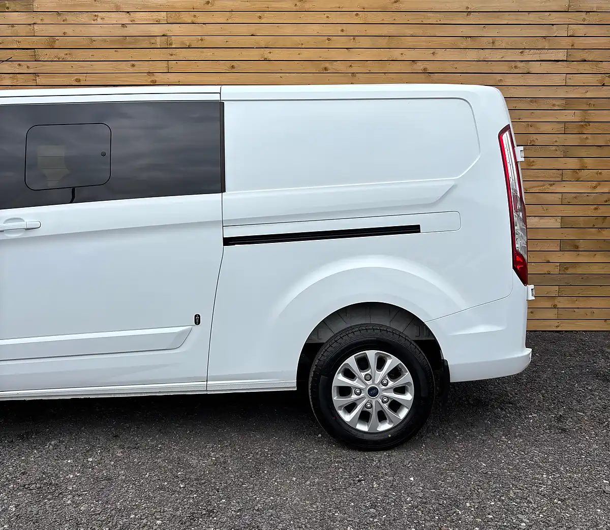 Used 2022 Ford Transit Custom Limited Frozen White - Interior and Exterior details 10