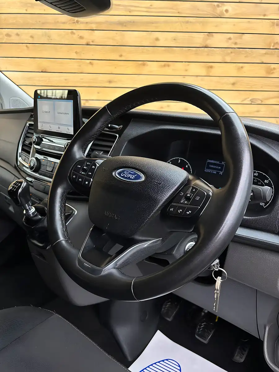Used 2022 Ford Transit Custom Limited Frozen White - Interior and Exterior details 13