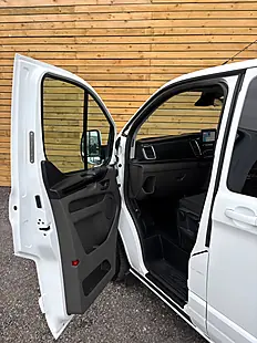 Used 2022 Ford Transit Custom Limited Frozen White - Interior and Exterior details 16
